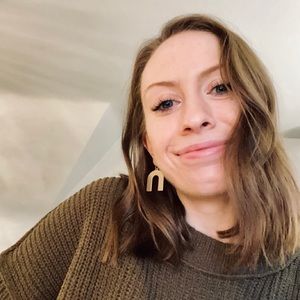 Meet your Posher, Becca